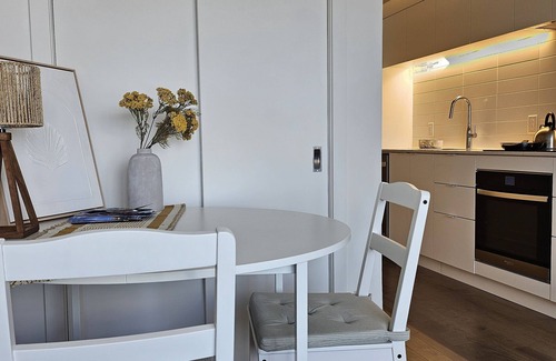 Gay Village Copropriété | New studio in Ville-Marie, near subway, 20 mins to Old Town, with gym/lounge