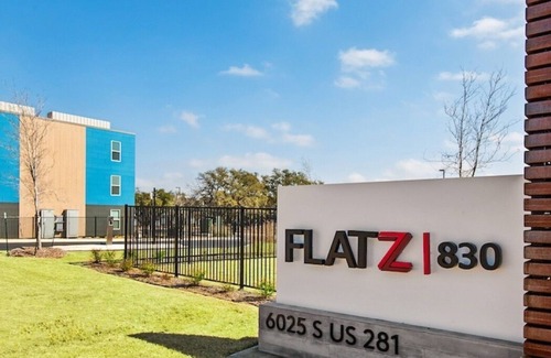 Marble Falls Appartement | “NEW” Studio with pool, Baylor Medical, CO River, Lakes, WiFi, games, gym, tv
