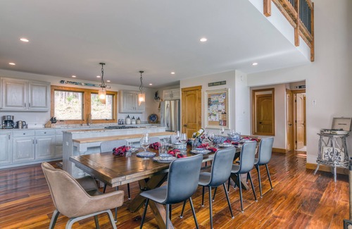 Ellicottville Chalet De Ski | New & Stunning Chalet!⛷ A+ Reno, Hot-Tub, Barrel Sauna, Slope Views, Fire Pit🔥