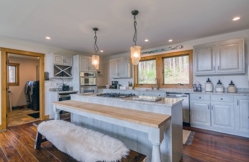 Ellicottville Chalet De Ski | New & Stunning Chalet!⛷ A+ Reno, Hot-Tub, Barrel Sauna, Slope Views, Fire Pit🔥