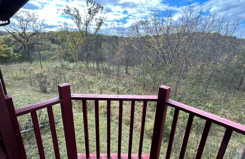 Dodgeville Maison | NEW Stunning views atop in the Driftless!n5 bedroom house on 4+ ac in Dodgeville