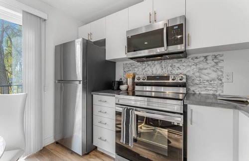 Niagara Falls Appartement | NEW Stylish 2BR Suite | 7 Mins to Falls | Sleeps 6