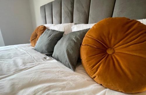 Smethwick Maison | New Stylish House - Sleeps 7 - Free Parking - Contractors Welcome - Wifi