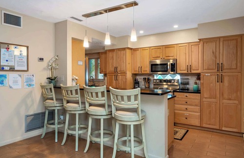 Palma Sola Maison | NEW! Sunshine Getaway! Heated Pool, Hot Tub, Games