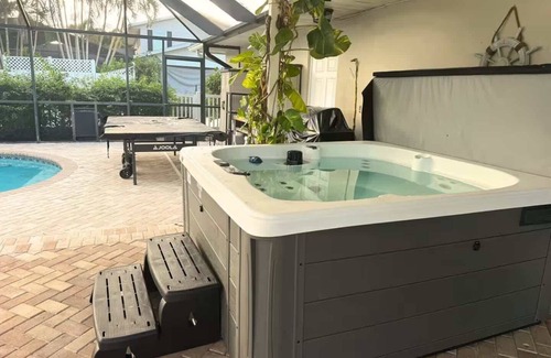 Palma Sola Maison | NEW! Sunshine Getaway! Heated Pool, Hot Tub, Games