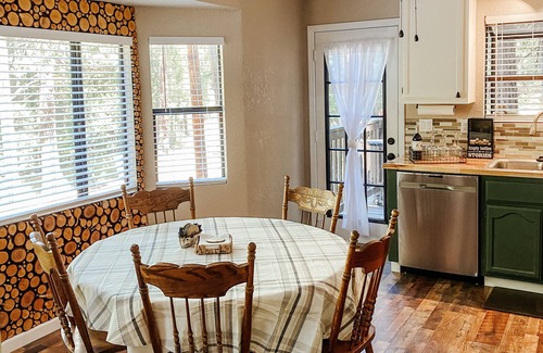 Twain Harte Cabine | New! Terrys Treehouse | Dog Friendly | Cozy Cabin