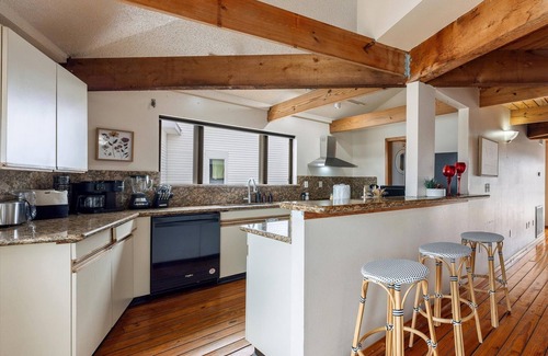 Galveston Maison | NEW! The Blue Pentagon 3-Bedroom Home
