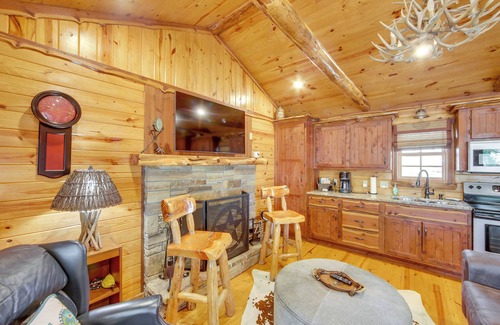 Edom Cabine | NEW ‘The Deer’ Cabin Peaceful Refuge in East Texas