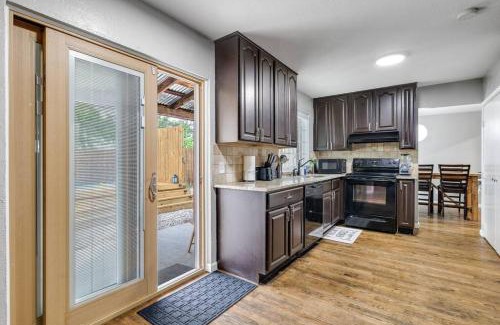 South Arlington Maison | New! The Prairie House with Cowboy Pool & Fire Pit