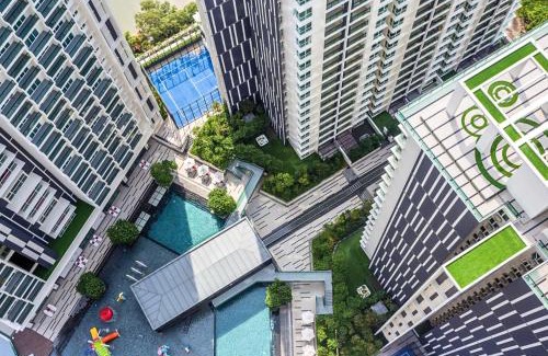 Bunga Paya Pantai Appartement | NEW! The Shore l 3BR l 6-11pax l Direct Mall Access l City Centre l River View l Jonker Street by Jay Stay Management