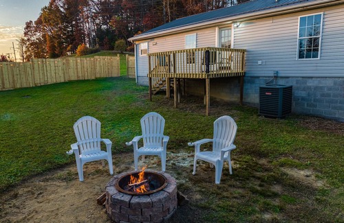 Summerlee Maison | New!!!Thuja Hideaway next to NewRiverGorge. Amazing star gazing. Pet friendly!