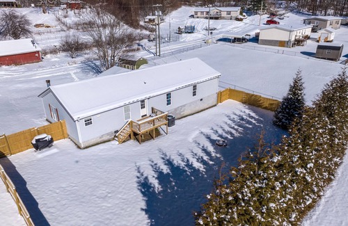 Summerlee Maison | New!!!Thuja Hideaway next to NewRiverGorge. Amazing star gazing. Pet friendly!