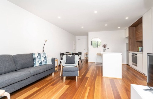Turner Appartement | New to VRBO: Beautiful Art Apartment near Tram and Shops!