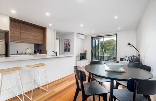 Turner Appartement | New to VRBO: Beautiful Art Apartment near Tram and Shops!