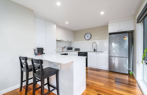 Chifley Maison | New to VRBO: Comfy and Modern House w/ Outdoor Dining & WiFi