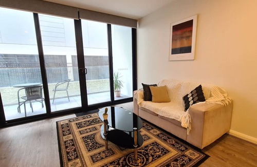Kingston Appartement | New to VRBO: Kingston Foreshore Contemporary Apartment