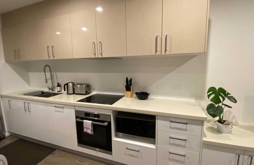 Kingston Appartement | New to VRBO: Kingston Foreshore Contemporary Apartment