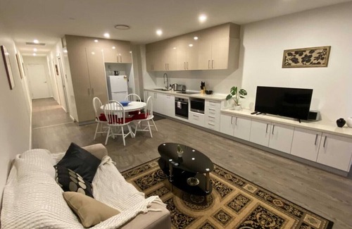 Kingston Appartement | New to VRBO: Kingston Foreshore Contemporary Apartment