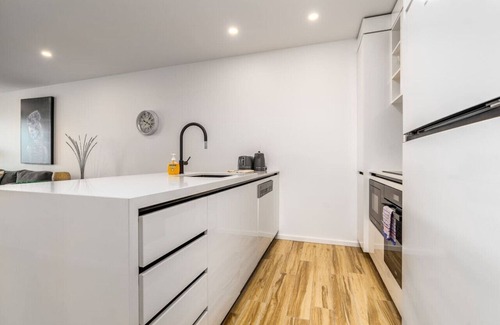 City East Appartement | New to VRBO: Lovely 2BR Apartment w/ free parking on premises