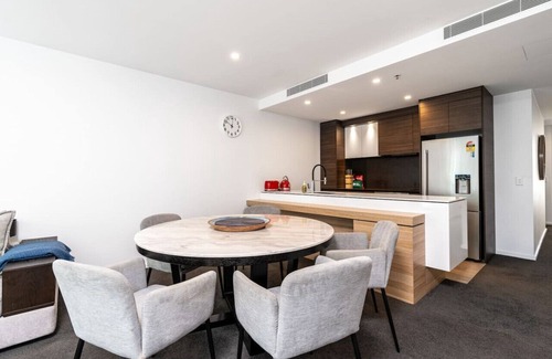 City East Appartement | New to VRBO: Modern 2BR APT in Highgate Executive Apartment