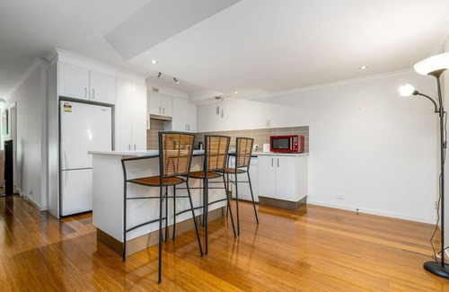 Narrabundah Appartement | New to VRBO: Spacious 2BR APT Panoramic Views, Central Location