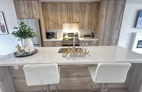 Oakville Maison | New townhouse for rent - 4 Bedrooms, 3.5 baths, 2 Car garage, WFH setup.