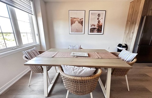 Oakville Maison | New townhouse for rent - 4 Bedrooms, 3.5 baths, 2 Car garage, WFH setup.