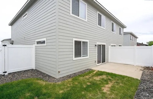 Tri-Cities Maison | New Townhouse! Private Yard & Garage 3/2.5 #5750
