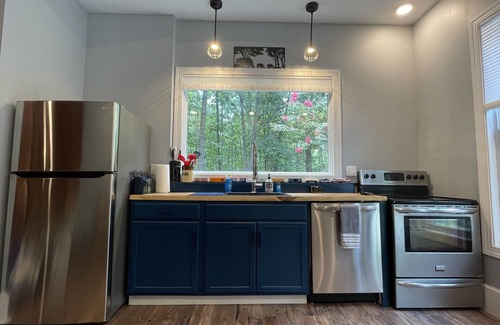 Martinsburg Maison | ►New! Unique Custom Crafted Train Station Lodge W/ private walking trails
