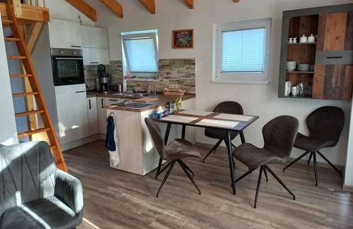 Protzel Maison | NEW! Vacation home by the lake