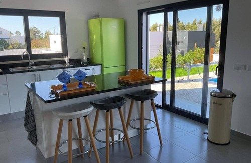 Caldas da Rainha Villa | New vacation home for up to 8 people with private heated pool in Portugal!