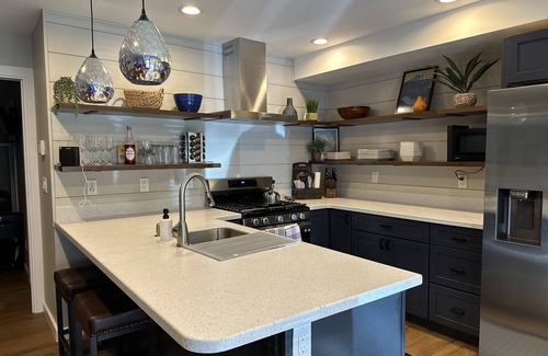 Paradise Estates Maison | New Vacation Home near Mt Rainier. We now have Wi-Fi. We do not allow pets.
