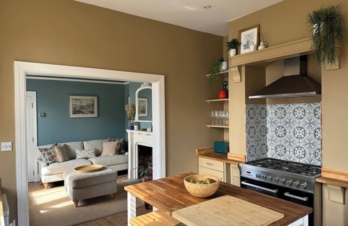 Frome Maison | *NEW* Victorian Residence - sleeps 12