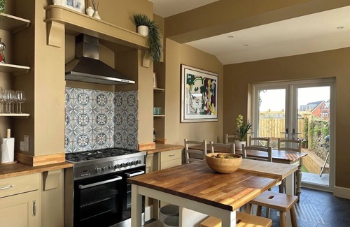 Frome Maison | *NEW* Victorian Residence - sleeps 12