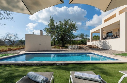 Es Figueral Beach Villa | New! Villa Can Toni - Trois Chambres Villa, Couchages 6
