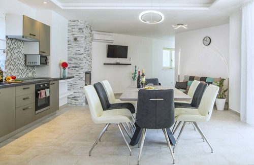 Strmac Villa | NOUVEAU villa Dina - accessible aux personnes handicapées