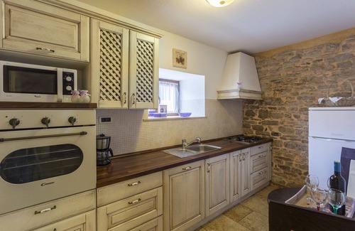 Orihi Villa | NOUVEAU!! VILLA ROY AVEC POLL PRIVÉ EN ISTRIE CENTRALE - DERNIÈRE MINUTE