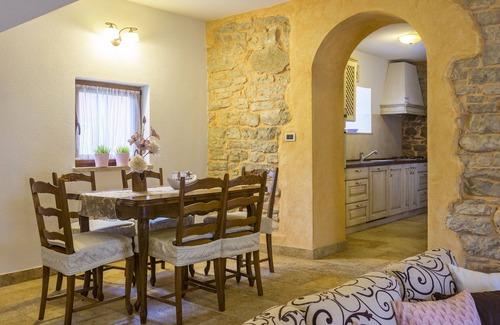 Orihi Villa | NOUVEAU!! VILLA ROY AVEC POLL PRIVÉ EN ISTRIE CENTRALE - DERNIÈRE MINUTE