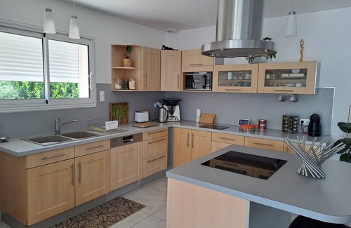 Deaux Maison | NOUVEAU : Villa sud France : proche Uzes, Nîmes, Anduze : soleil et détente.