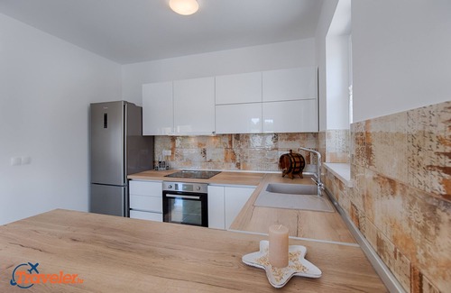 Pinezici Villa | Nouvelle villa en pierre avec piscine, à 600 mètres de la plage, vue sur la mer, endroit calme