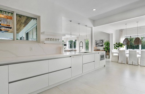 Northeast Coconut Grove Maison | NEW! Vizcaya Salt Water Pool House w Spa & Outdoor Kitchen