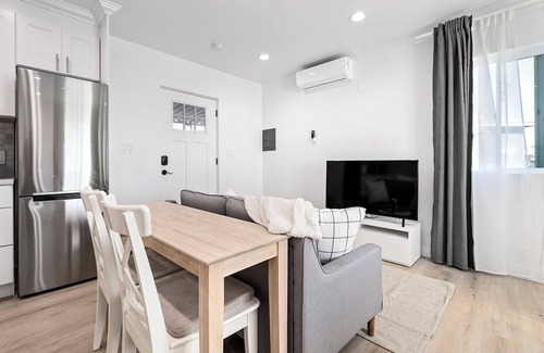 Old Town Maison | NEW! W/D in Unit, Patio, AC, Near Restos & Beach