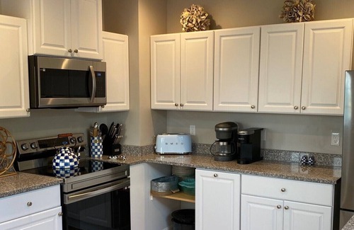 Stonington Maison | NEW Waterfront Home with daily Boat Taxi (seats 20) to Sandy Point Beach