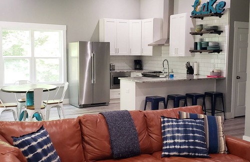 Barium Springs Maison | NEW! Waterfront Lake Norman -Hot tub, dock, kayaks, paddleboards
