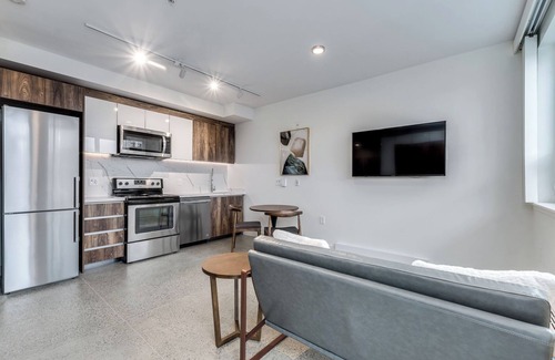West End Appartement | NEW West End Studio-Pet Allowed@ 1170 Barclay in cool Vancouver with WiFi