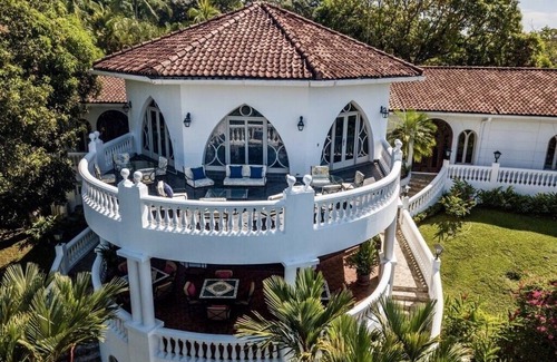 Esparza Maison | Domaine exclusif de 33 000 pieds carrés, 12 000 $ US-8 personnes, AC, vue sur l'océan, chef, personnel 10