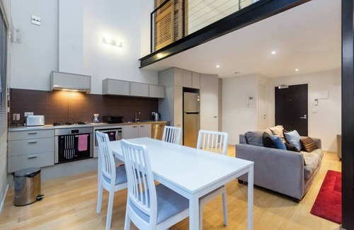 Melbourne Central Business District Appartement | New York Lofted CBD Retreat with Pool and Parking