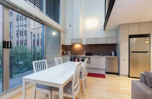 Melbourne Central Business District Appartement | New York Lofted CBD Retreat with Pool and Parking
