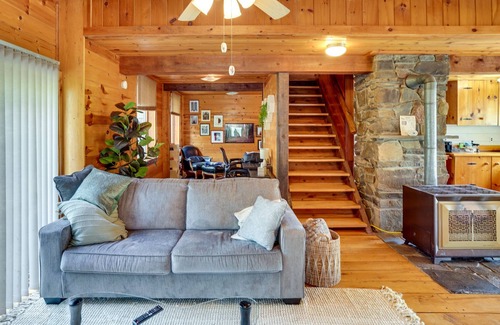 Saugerties Cabine | New York Vacation Rental w/ Large Deck!