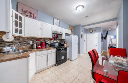 Ampere Appartement | Newark 3BR Gem - Near NYC - & Attractions